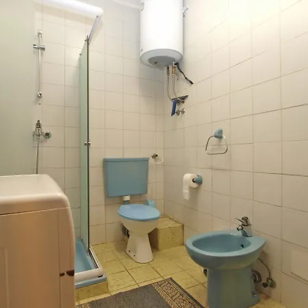 Апартаменти Franko 1586 Пула